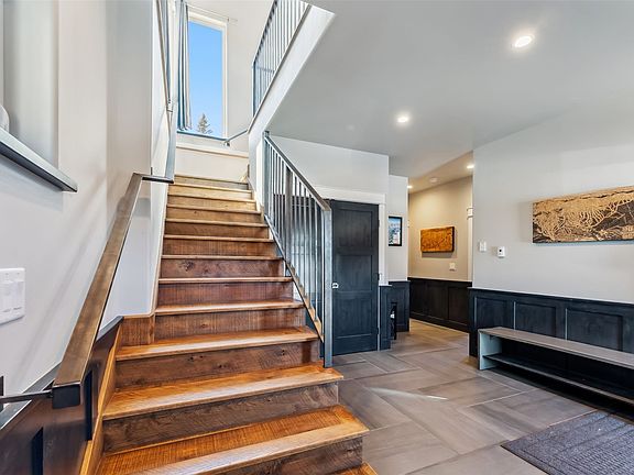 3rd image of 255 Flannigan Circle