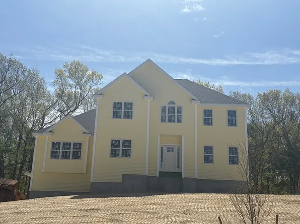 46 Rebecca Rd, Whitinsville, MA 01588