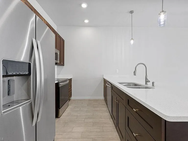 3429 SW 8th Ct — Photo 6