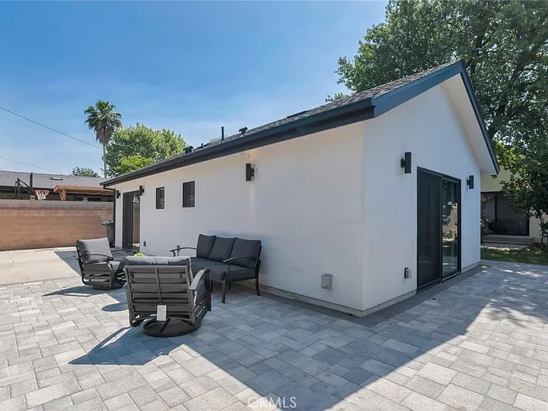 2117 W Clark Ave — Photo 20