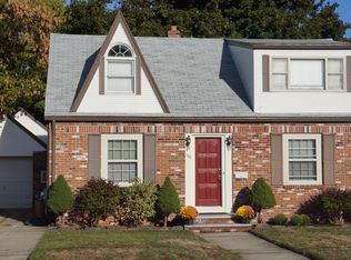 166 Woodhaven Rd, Pawtucket, RI 02861