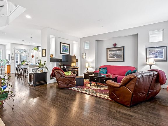 3rd image of 10473 Robertson St