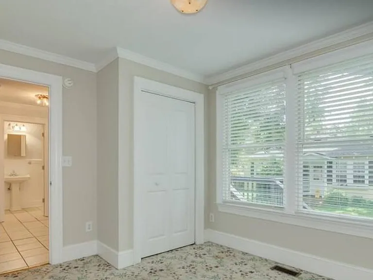 328 Union St SE — Photo 11