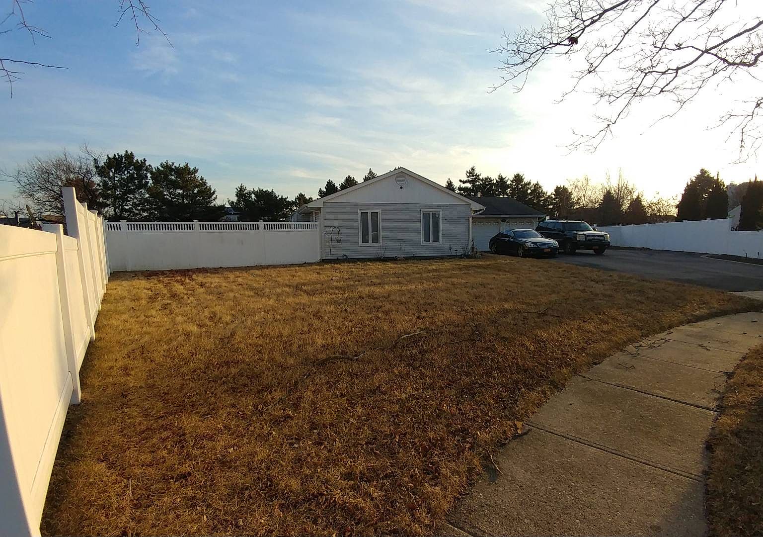 4 Lagoon Ct, Copiague, NY 11726 Zillow