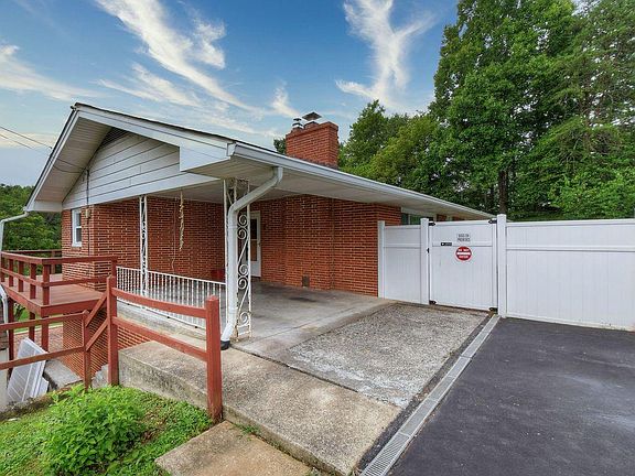 5th image of 2841 Woodhill Dr
