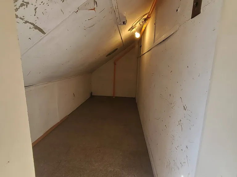 1911 E Newport Ave — Photo 20