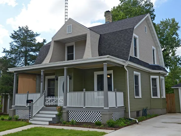 228 W Burns St, Portage, WI 53901
