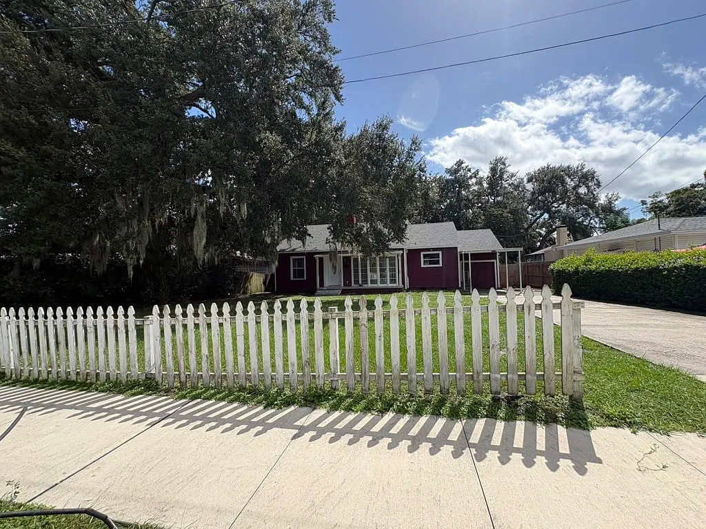 3 bed, 1734 sqft, $2,300 — Photo 4