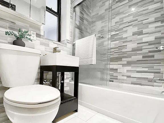 5th image of 251 W 109th St APT 3A