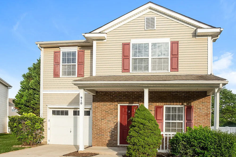 3 bed, 2.5 bath, 1703 sqft, $2,040 — Photo 4