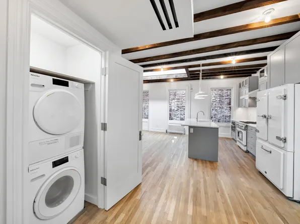 422 Hudson Street image 7 of 13