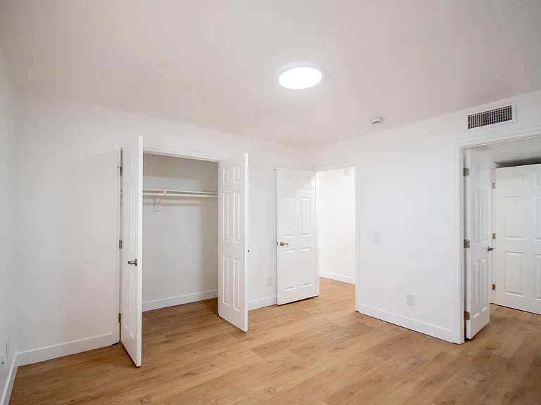 11035 Otsego St — Photo 23