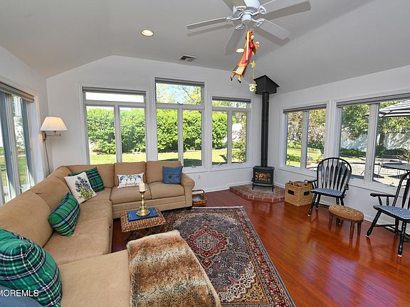 5th image of 32 Aldgate Drive