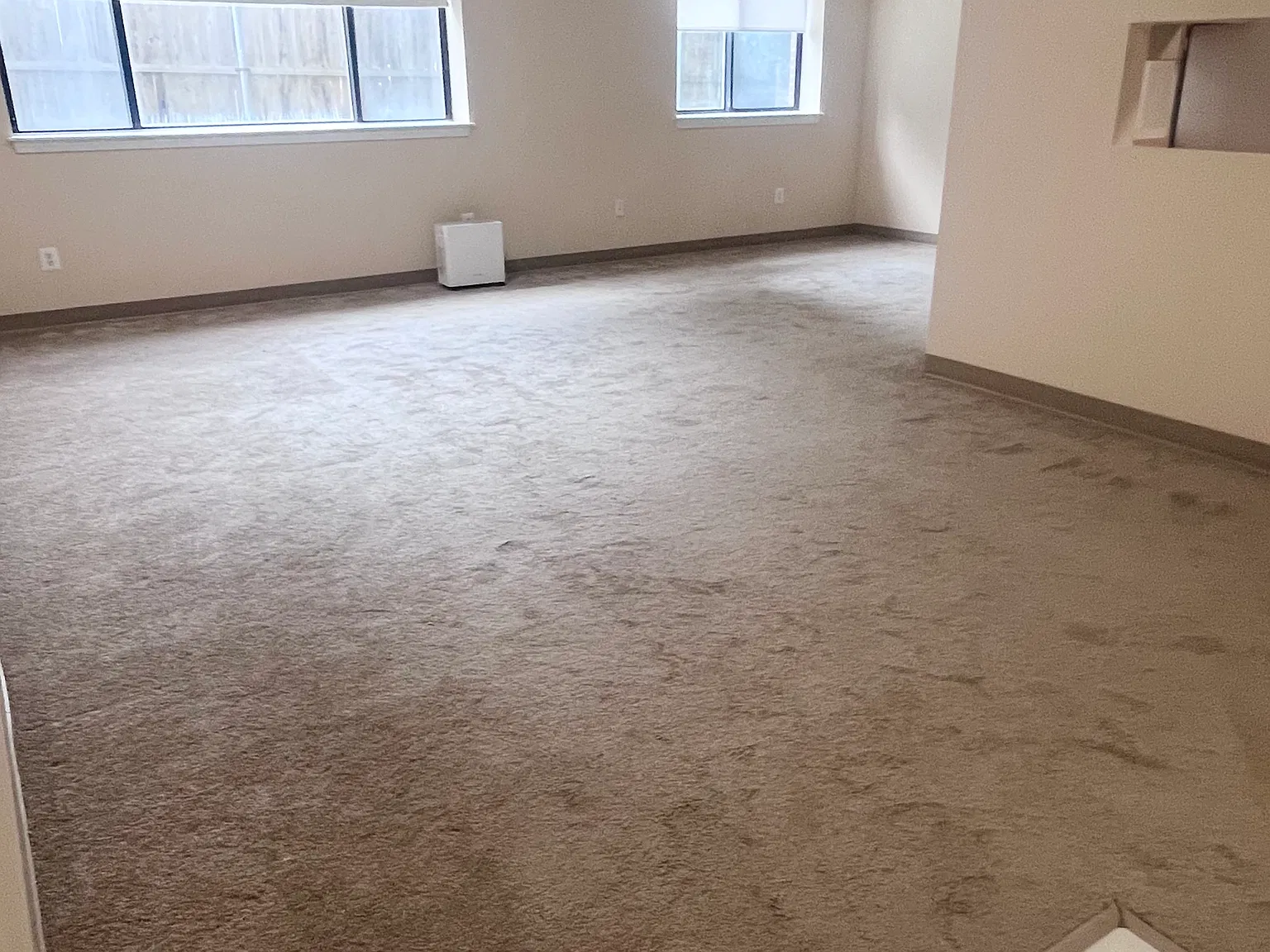 142 Van Zandt Ave — Photo 4