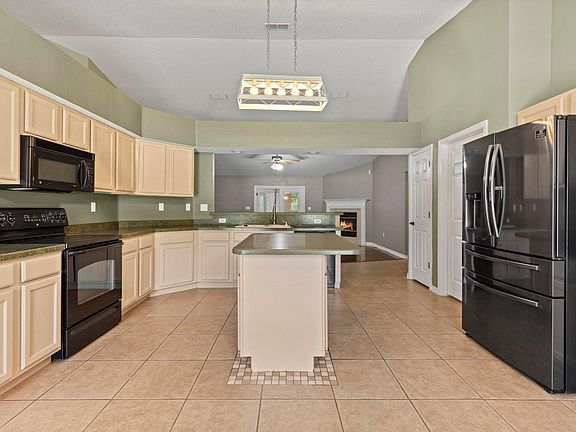 5th image of 1177 Blackberry Cir
