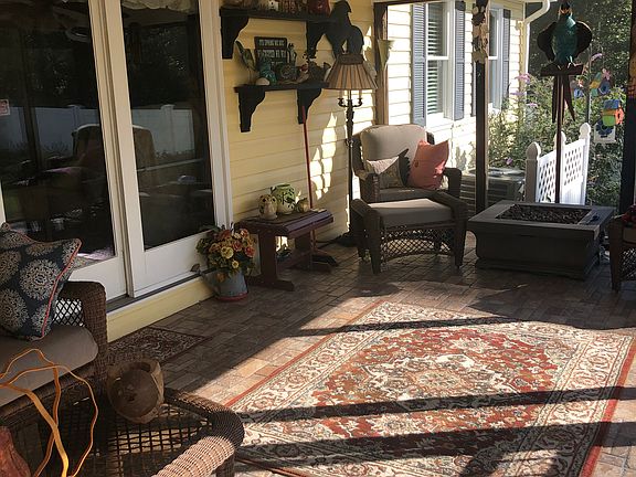 Screened in back porch 