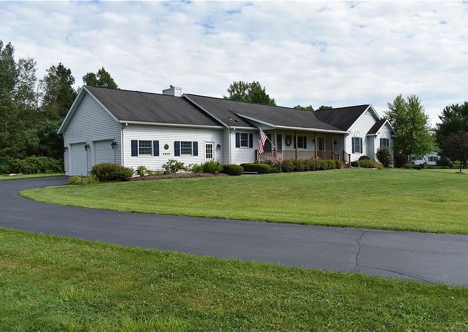 1st image of 4951 Meadow Dr