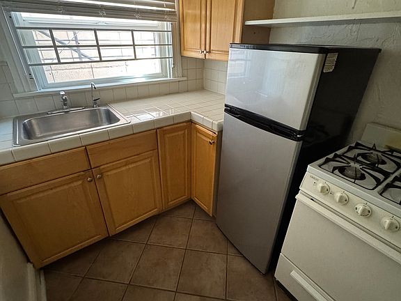 3rd image of 1304 Pacific Ave #2