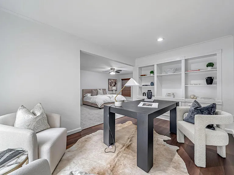 516 S Post Oak Ln #18 — Photo 13