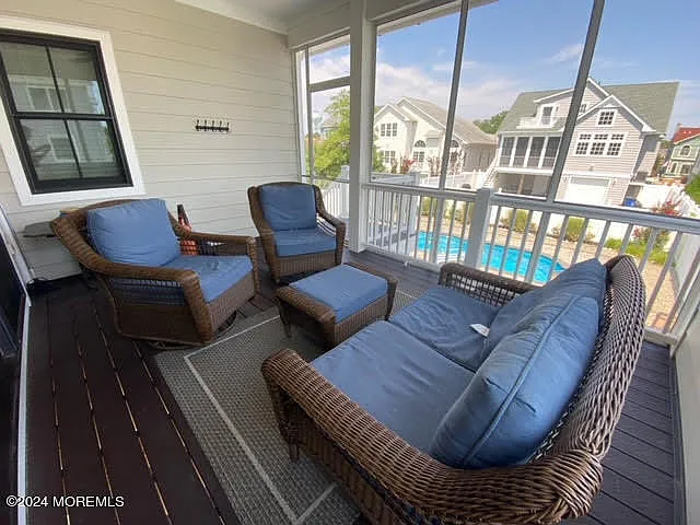 4 bed, 3.5 bath, 2552 sqft, $5,995 — Photo 2