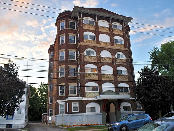 3rd image of 99 Oak St
