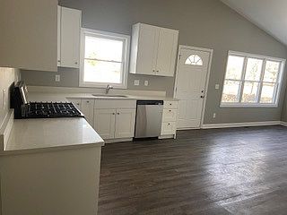 4th image of 1322 E Sunrise Dr