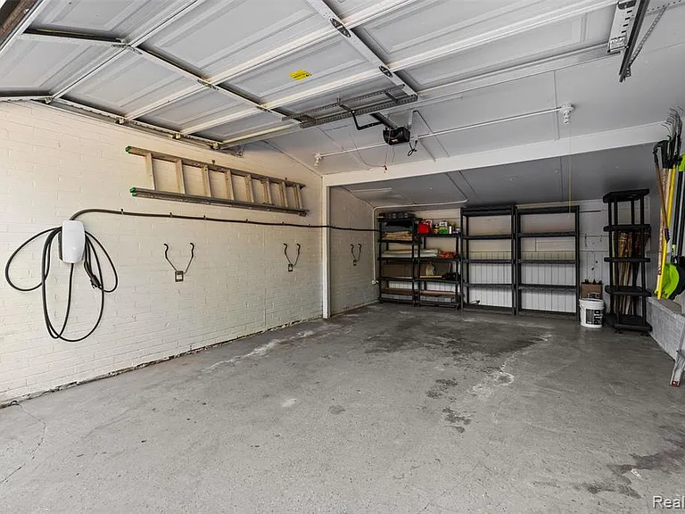 1085 Brooklawn Dr — Photo 42