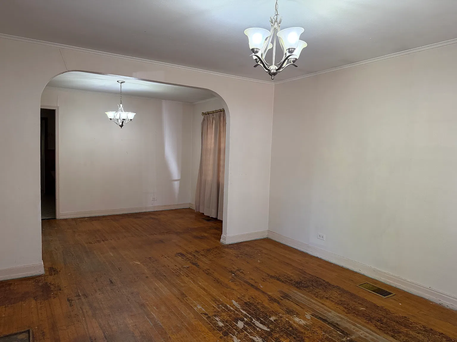 3 bed, 1.5 bath, 1208 sqft, $1,000 — Photo 2