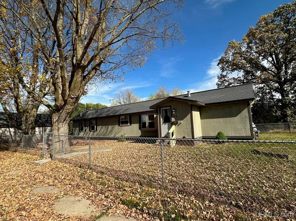 210 N 2nd Ave, Iron River, MI 49935