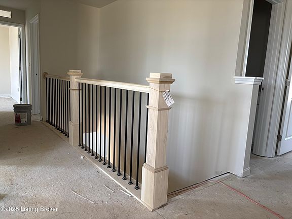 4th image of 909 Triplett Cir