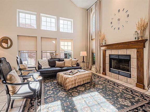 4th image of 136 Summer Place Dr