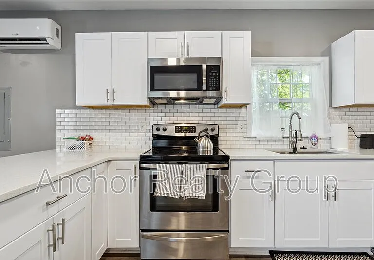 250 N 4th St #2 — Photo 3