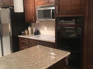 7032 39th St, Groves, TX 77619