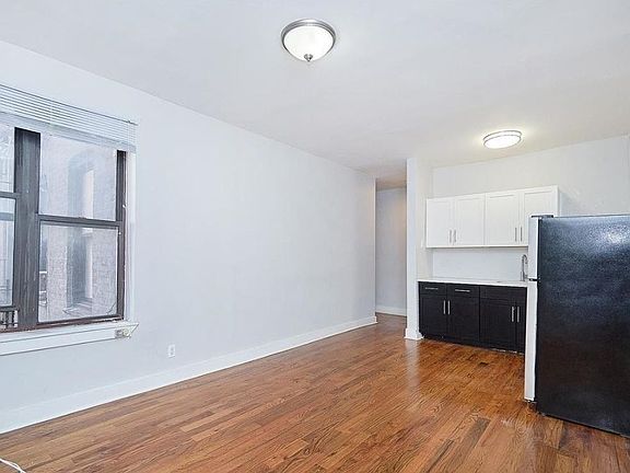 3rd image of 330 E 22nd St APT 1A