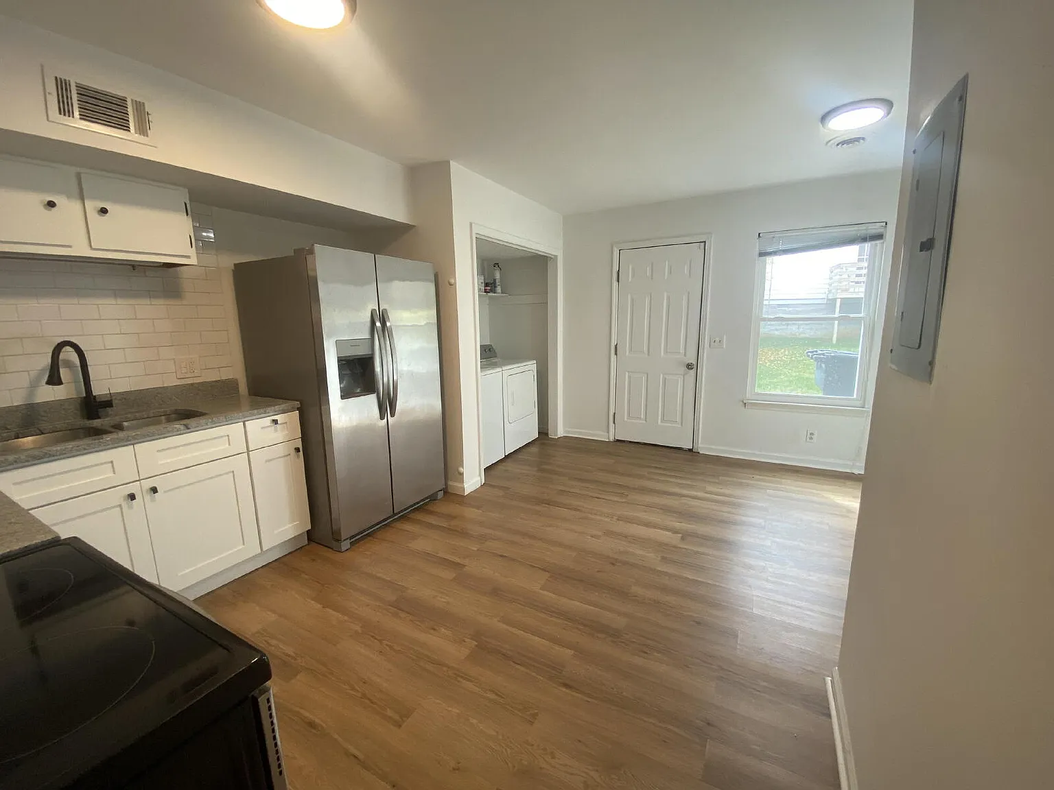 2 bed, 1.5 bath, 1050 sqft, $2,000 — Photo 1