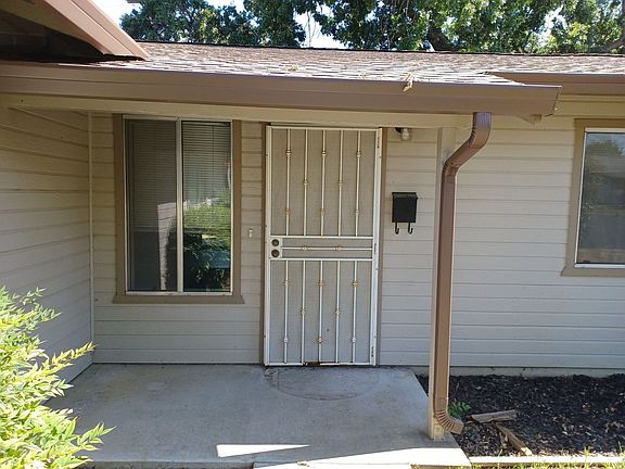 3rd image of 461 Fir St