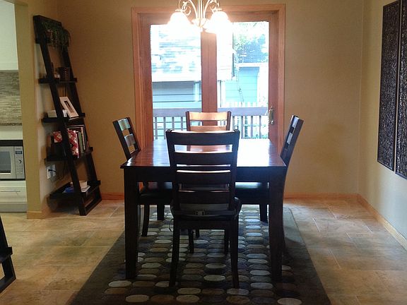 Dining room w/slider to yard