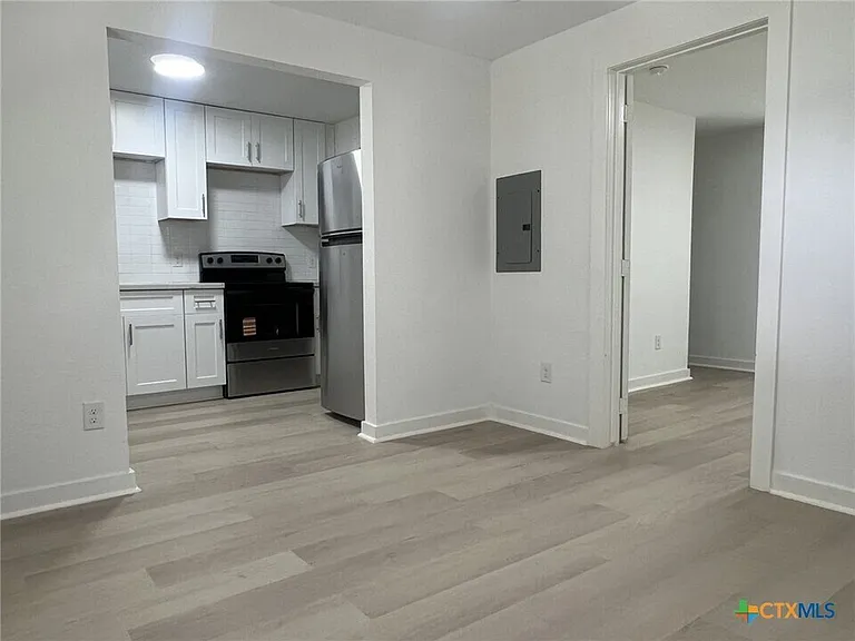 201 Lowery Dr — Photo 2