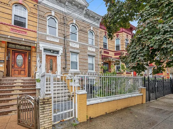 233 Sheridan Avenue image 1 of 26