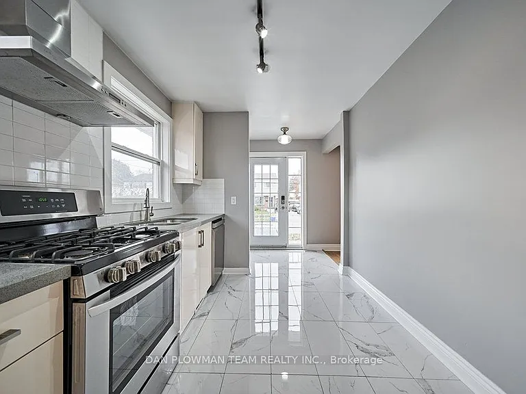 181 Waverly St S #UPPER — Photo 3