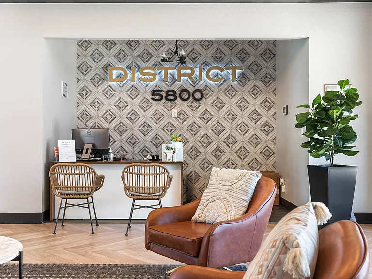 District 5800 Apartment Homes — Photo 11