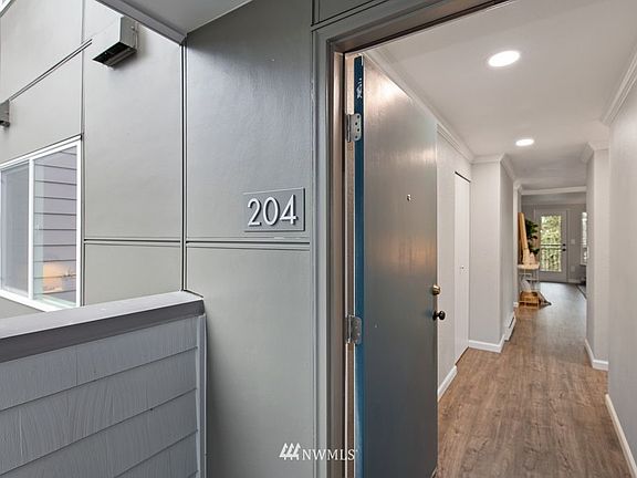 2nd image of 12709 NE 116th St APT C204