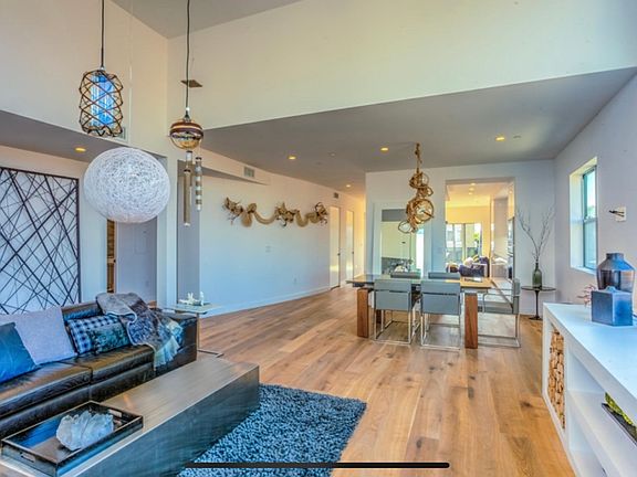 4th image of 947 4th St #Penthouse