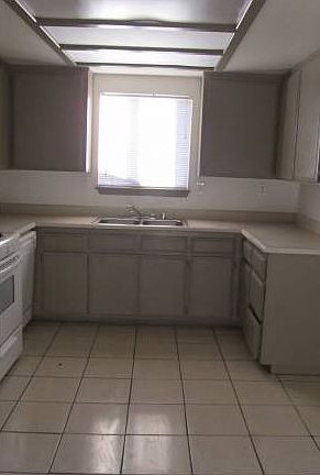 4th image of 15938 Green Hill Dr APT 1