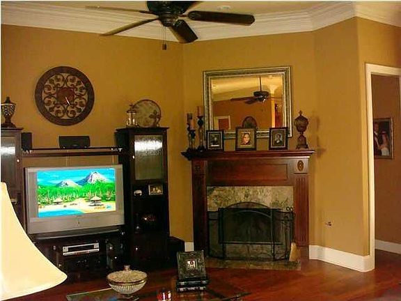 3rd image of 111 Diamond Creek Dr