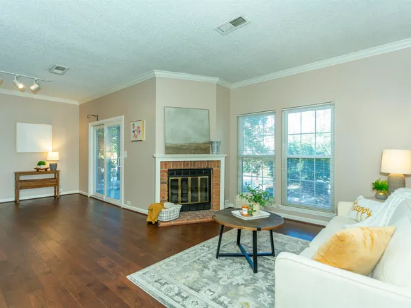 1974 Waterford Pl, Birmingham, AL 35244