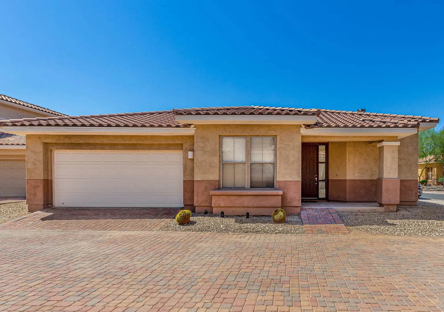 Excellent location! Community Pool and parks! Appliances included! — Photo 2