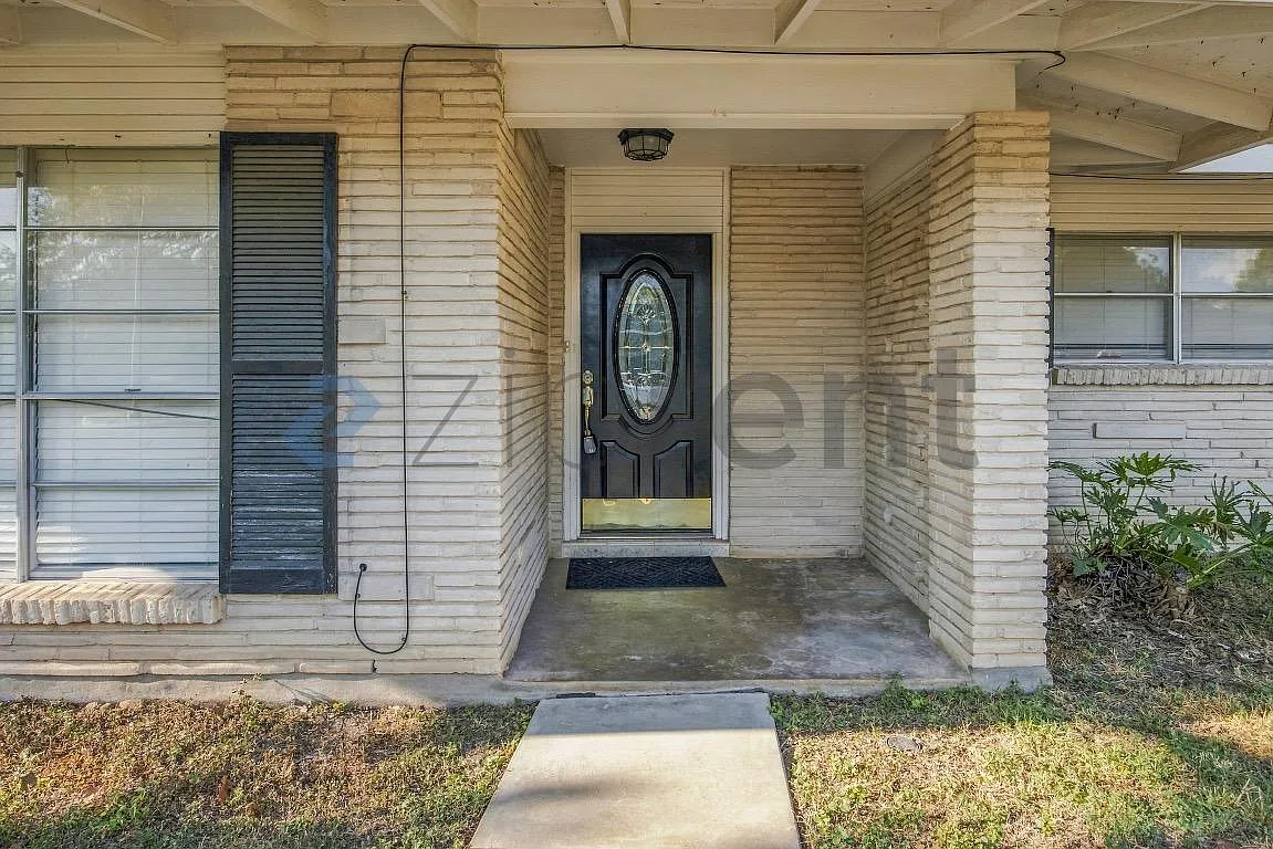 3 bed, 2012 sqft, $1,950 — Photo 4