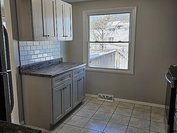 4th image of 102 Blackwell Ln