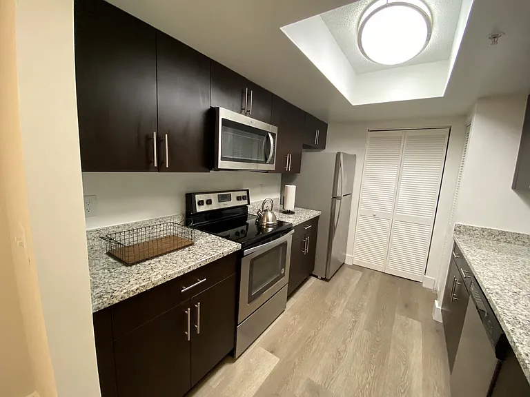 Legacy Lakeview — Photo 11